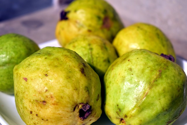 Billede af Guavabær. Se antal kalorier i kalorietabellen herunder. Billede af Guavabær. Se antal kalorier i kalorietabellen herunder.